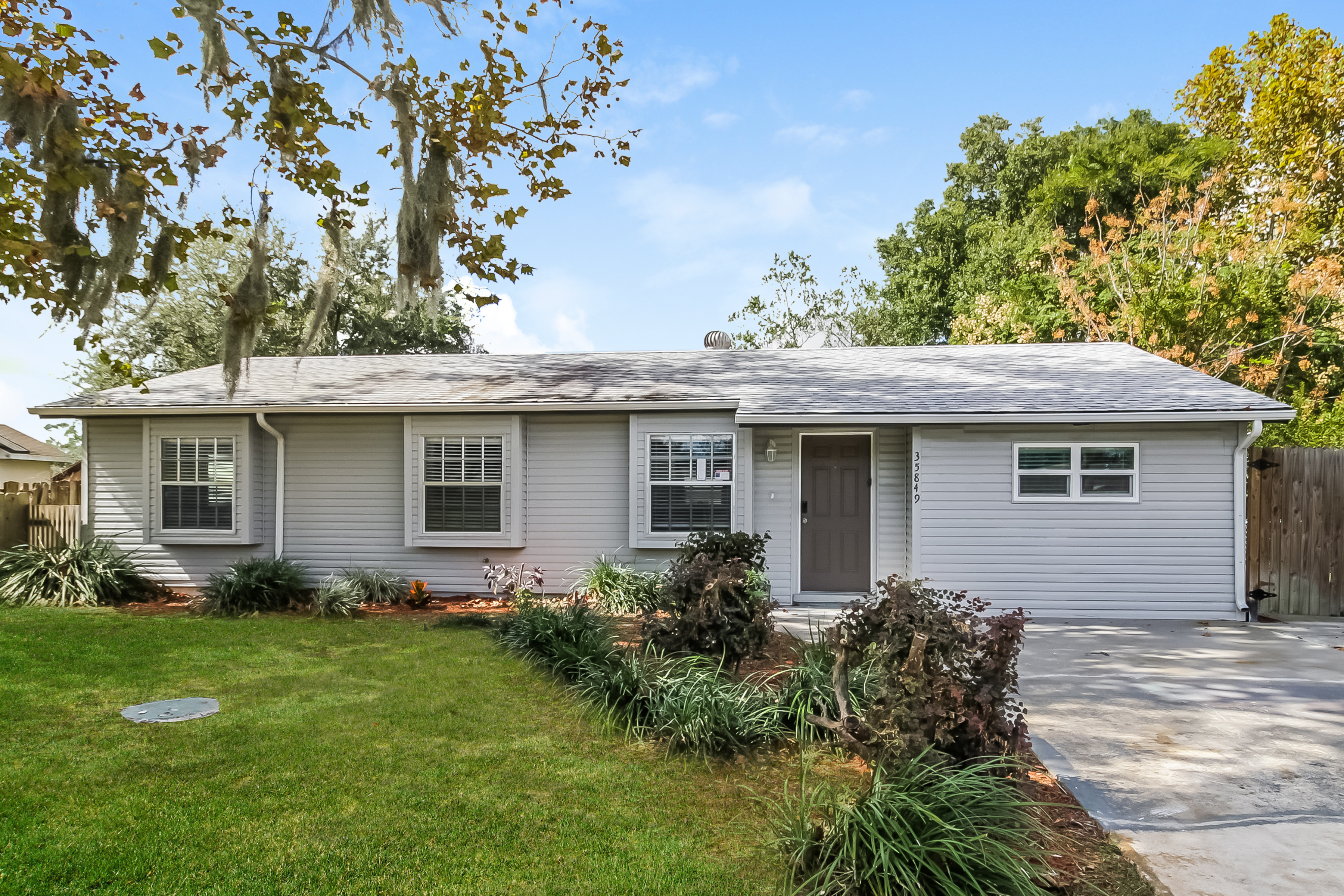 35849 DAWN DR LEESBURG, FL 34788
